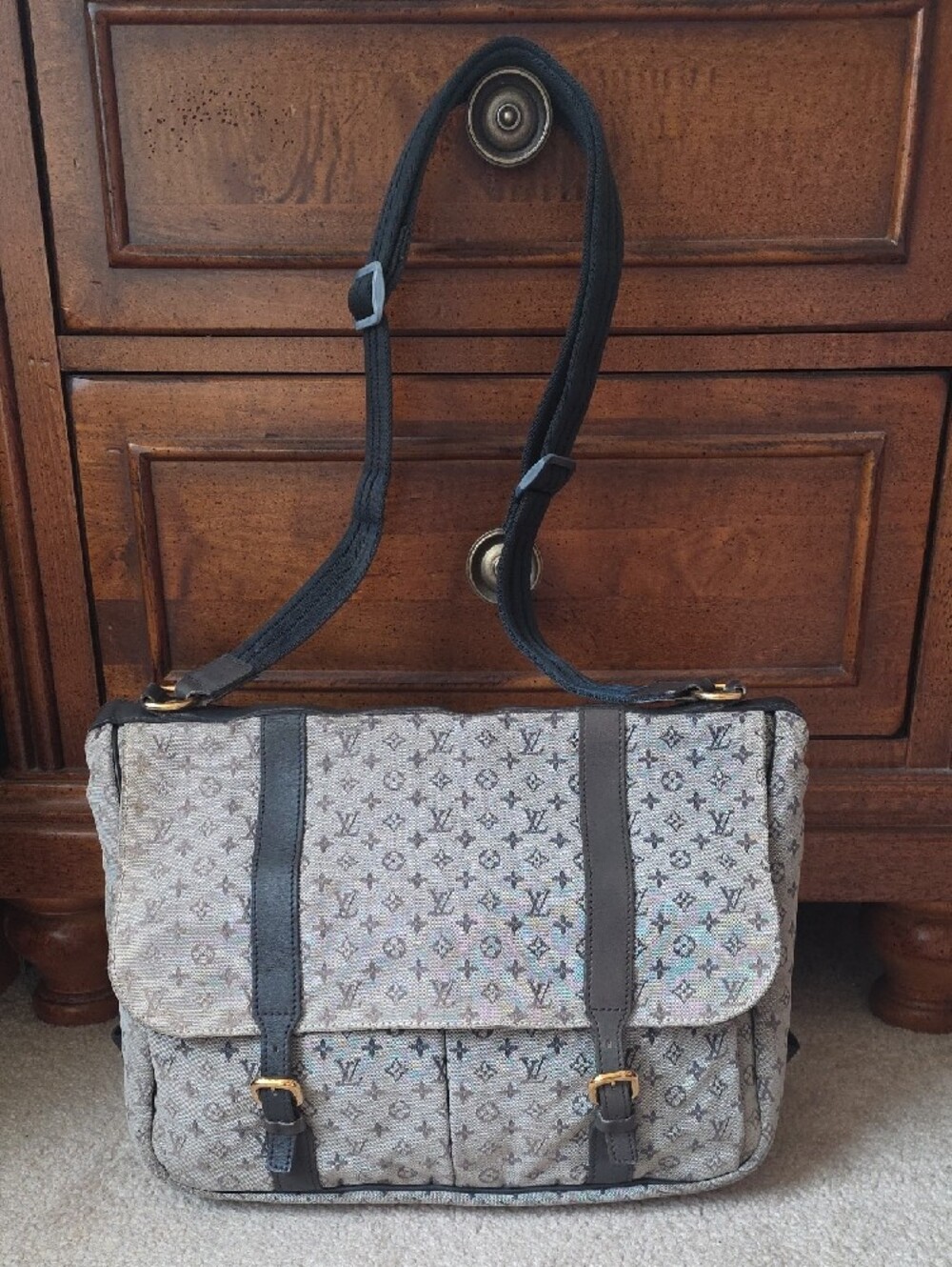 Louis Vuitton Mini Lin Messenger Bag - Picture 2 of 10